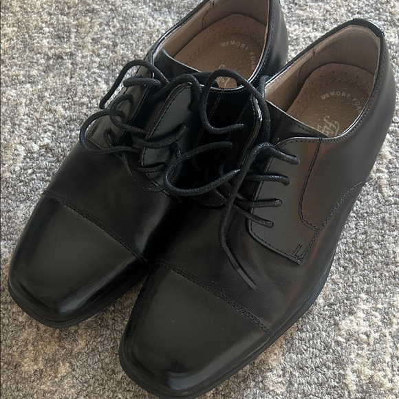 Florsheim Black Oxford Shoes - Picture 1 of 5